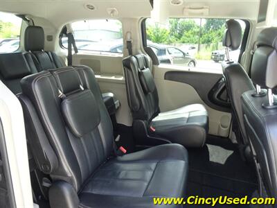 2014 Chrysler Town & Country Touring-L  3.6L V6 FWD - Photo 16 - Cincinnati, OH 45255