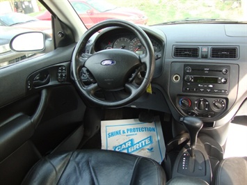 2005 Ford Focus ZX5 SES   - Photo 7 - Cincinnati, OH 45255