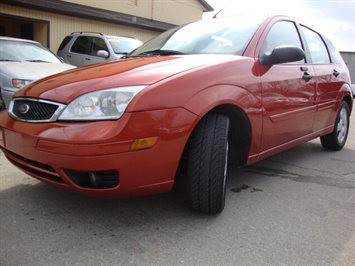 2005 Ford Focus ZX5 SES   - Photo 11 - Cincinnati, OH 45255