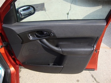 2005 Ford Focus ZX5 SES   - Photo 20 - Cincinnati, OH 45255