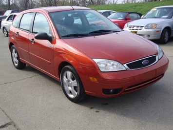 2005 Ford Focus ZX5 SES   - Photo 1 - Cincinnati, OH 45255