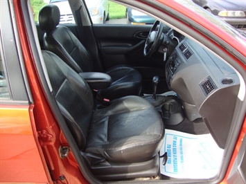 2005 Ford Focus ZX5 SES   - Photo 8 - Cincinnati, OH 45255