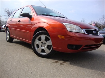 2005 Ford Focus ZX5 SES   - Photo 10 - Cincinnati, OH 45255