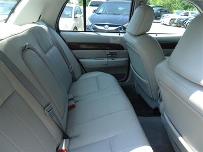 2005 Mercury Grand Marquis LS Premium  4.0L V8 RWD - Photo 11 - Cincinnati, OH 45255