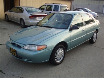 1999 Ford Escort SE   - Photo 3 - Cincinnati, OH 45255