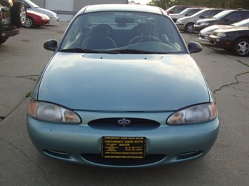 1999 Ford Escort SE   - Photo 2 - Cincinnati, OH 45255