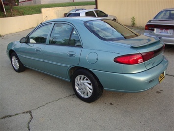 1999 Ford Escort SE   - Photo 4 - Cincinnati, OH 45255