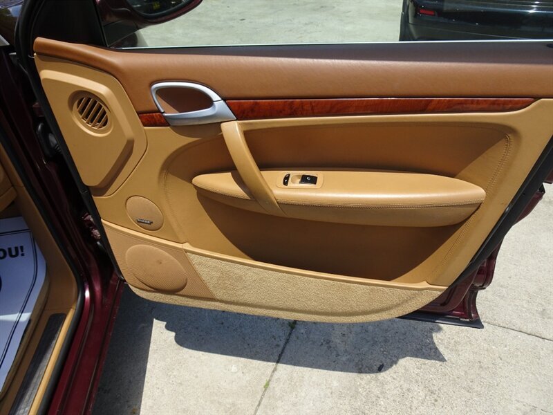 2004 Porsche Cayenne Turbo - Photo 23 - Cincinnati, OH 45255