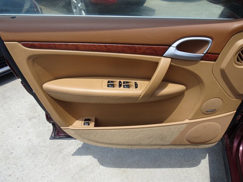 2004 Porsche Cayenne Turbo - Photo 22 - Cincinnati, OH 45255