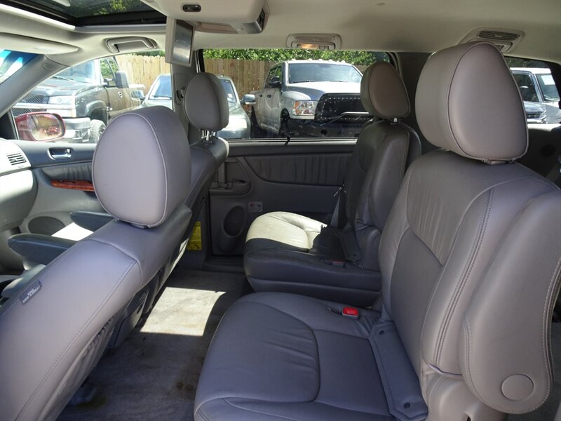 2009 Toyota Sienna XLE 3.5L V6 FWD - Photo 11 - Cincinnati, OH 45255