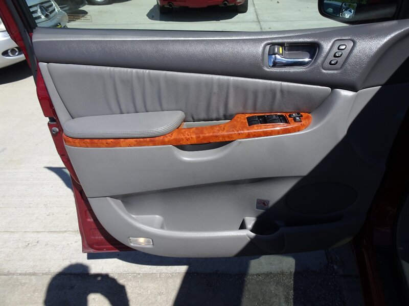 2009 Toyota Sienna XLE 3.5L V6 FWD - Photo 26 - Cincinnati, OH 45255