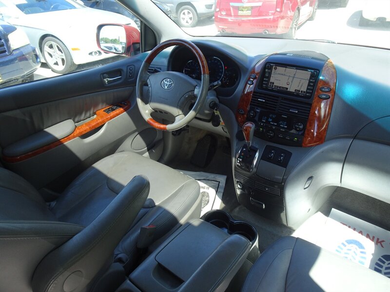 2009 Toyota Sienna XLE 3.5L V6 FWD - Photo 13 - Cincinnati, OH 45255