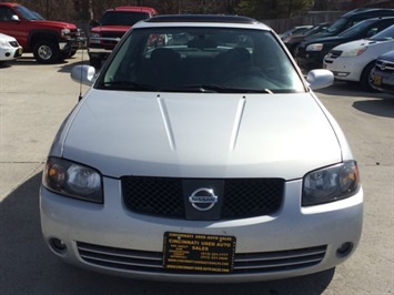 2006 Nissan Sentra SE-R   - Photo 2 - Cincinnati, OH 45255