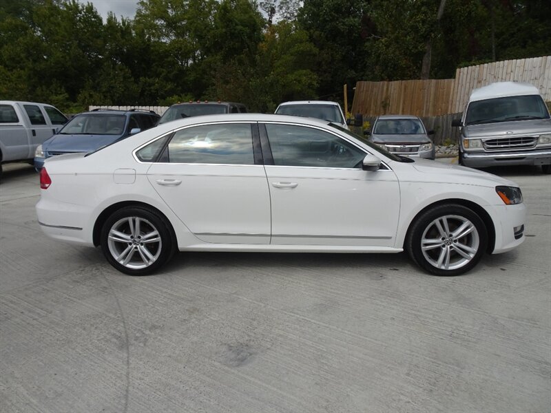 2012 Volkswagen Passat V6 SEL Premium FWD - Photo 5 - Cincinnati, OH 45255
