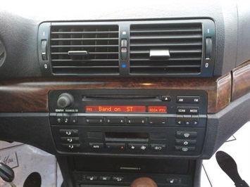 2003 BMW 3 Series 325xi   - Photo 18 - Cincinnati, OH 45255