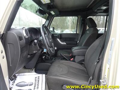2017 Jeep Wrangler Unlimited Sahara   - Photo 10 - Cincinnati, OH 45255