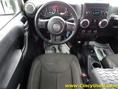 2017 Jeep Wrangler Unlimited Sahara   - Photo 9 - Cincinnati, OH 45255