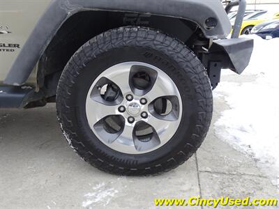 2017 Jeep Wrangler Unlimited Sahara   - Photo 26 - Cincinnati, OH 45255