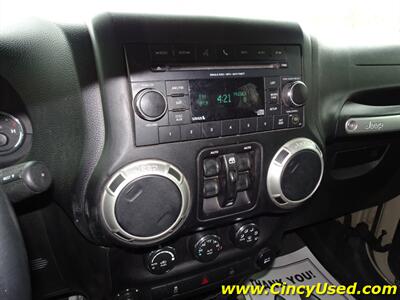 2017 Jeep Wrangler Unlimited Sahara   - Photo 18 - Cincinnati, OH 45255