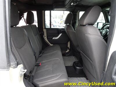 2017 Jeep Wrangler Unlimited Sahara   - Photo 13 - Cincinnati, OH 45255