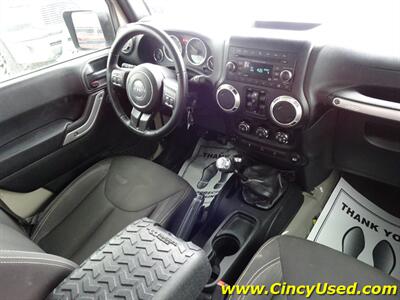 2017 Jeep Wrangler Unlimited Sahara   - Photo 14 - Cincinnati, OH 45255
