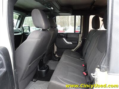 2017 Jeep Wrangler Unlimited Sahara   - Photo 12 - Cincinnati, OH 45255