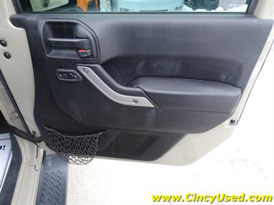 2017 Jeep Wrangler Unlimited Sahara   - Photo 25 - Cincinnati, OH 45255