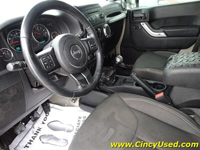 2017 Jeep Wrangler Unlimited Sahara   - Photo 11 - Cincinnati, OH 45255