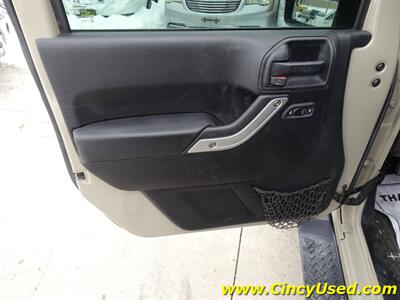 2017 Jeep Wrangler Unlimited Sahara   - Photo 24 - Cincinnati, OH 45255