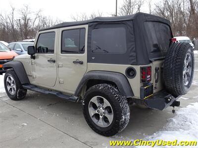 2017 Jeep Wrangler Unlimited Sahara   - Photo 7 - Cincinnati, OH 45255