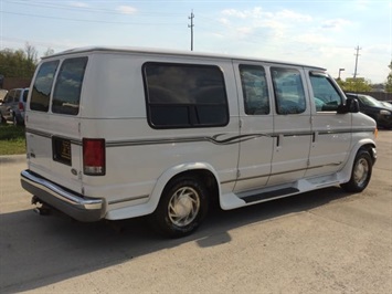 2000 FORD E150 ECONOLINE   - Photo 6 - Cincinnati, OH 45255