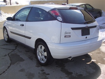 2001 Ford Focus ZX3   - Photo 4 - Cincinnati, OH 45255