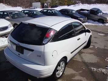 2001 Ford Focus ZX3   - Photo 13 - Cincinnati, OH 45255