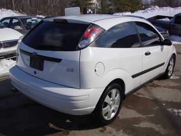 2001 Ford Focus ZX3   - Photo 6 - Cincinnati, OH 45255