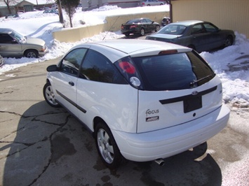 2001 Ford Focus ZX3   - Photo 12 - Cincinnati, OH 45255