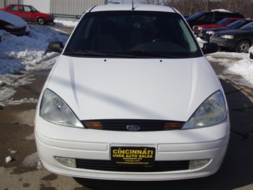 2001 Ford Focus ZX3   - Photo 2 - Cincinnati, OH 45255