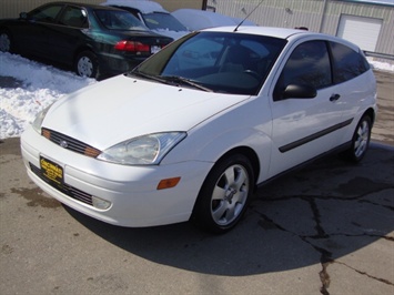 2001 Ford Focus ZX3   - Photo 3 - Cincinnati, OH 45255