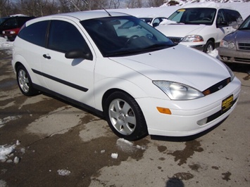 2001 Ford Focus ZX3   - Photo 1 - Cincinnati, OH 45255