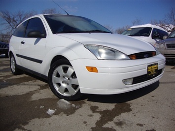 2001 Ford Focus ZX3   - Photo 10 - Cincinnati, OH 45255