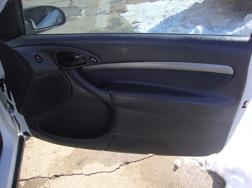 2001 Ford Focus ZX3   - Photo 22 - Cincinnati, OH 45255