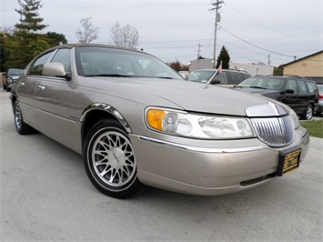 2001 LINCOLN TOWNCAR Signature   - Photo 10 - Cincinnati, OH 45255