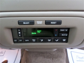 2001 LINCOLN TOWNCAR Signature   - Photo 18 - Cincinnati, OH 45255