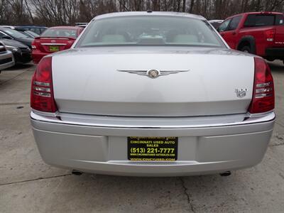 2006 Chrysler 300 C  5.7L HEMI V8 RWD - Photo 7 - Cincinnati, OH 45255