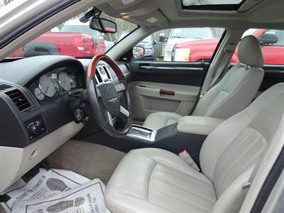 2006 Chrysler 300 C  5.7L HEMI V8 RWD - Photo 10 - Cincinnati, OH 45255