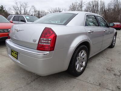 2006 Chrysler 300 C  5.7L HEMI V8 RWD - Photo 6 - Cincinnati, OH 45255