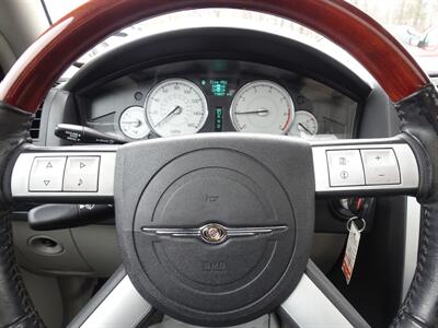 2006 Chrysler 300 C  5.7L HEMI V8 RWD - Photo 17 - Cincinnati, OH 45255