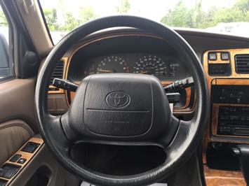 1996 Toyota 4Runner SR5   - Photo 16 - Cincinnati, OH 45255