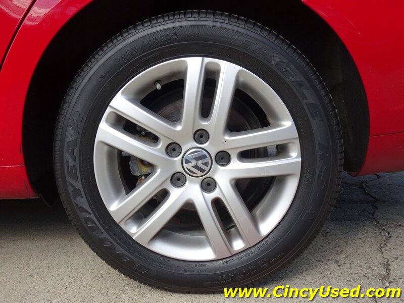 2010 Volkswagen Jetta SportWagen TDI - Photo 11 - Cincinnati, OH 45255
