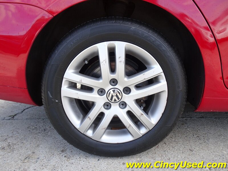 2010 Volkswagen Jetta SportWagen TDI - Photo 5 - Cincinnati, OH 45255