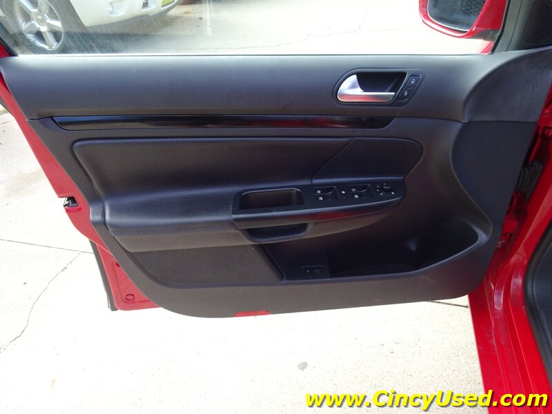 2010 Volkswagen Jetta SportWagen TDI - Photo 16 - Cincinnati, OH 45255